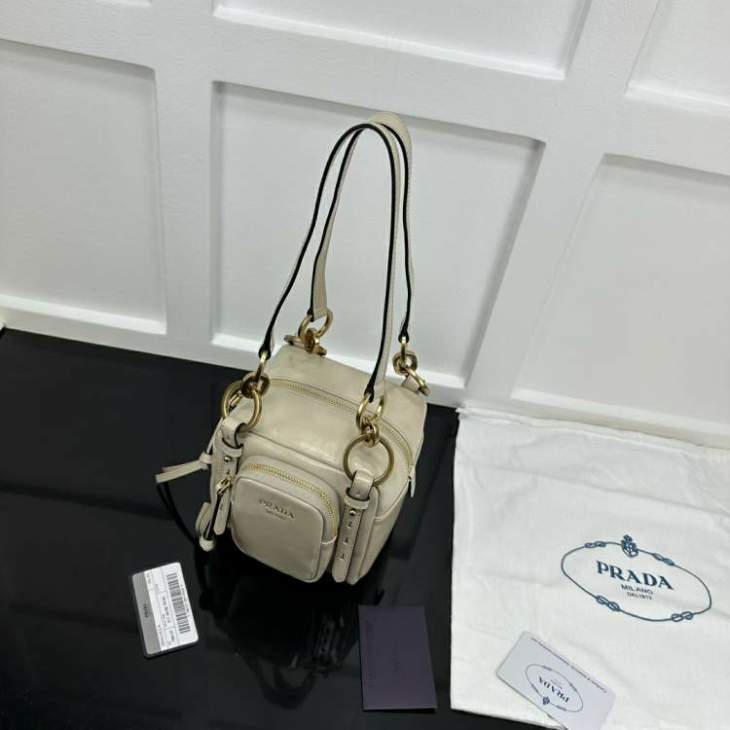 Picture of Prada Handbags _SKUfw208371284fw